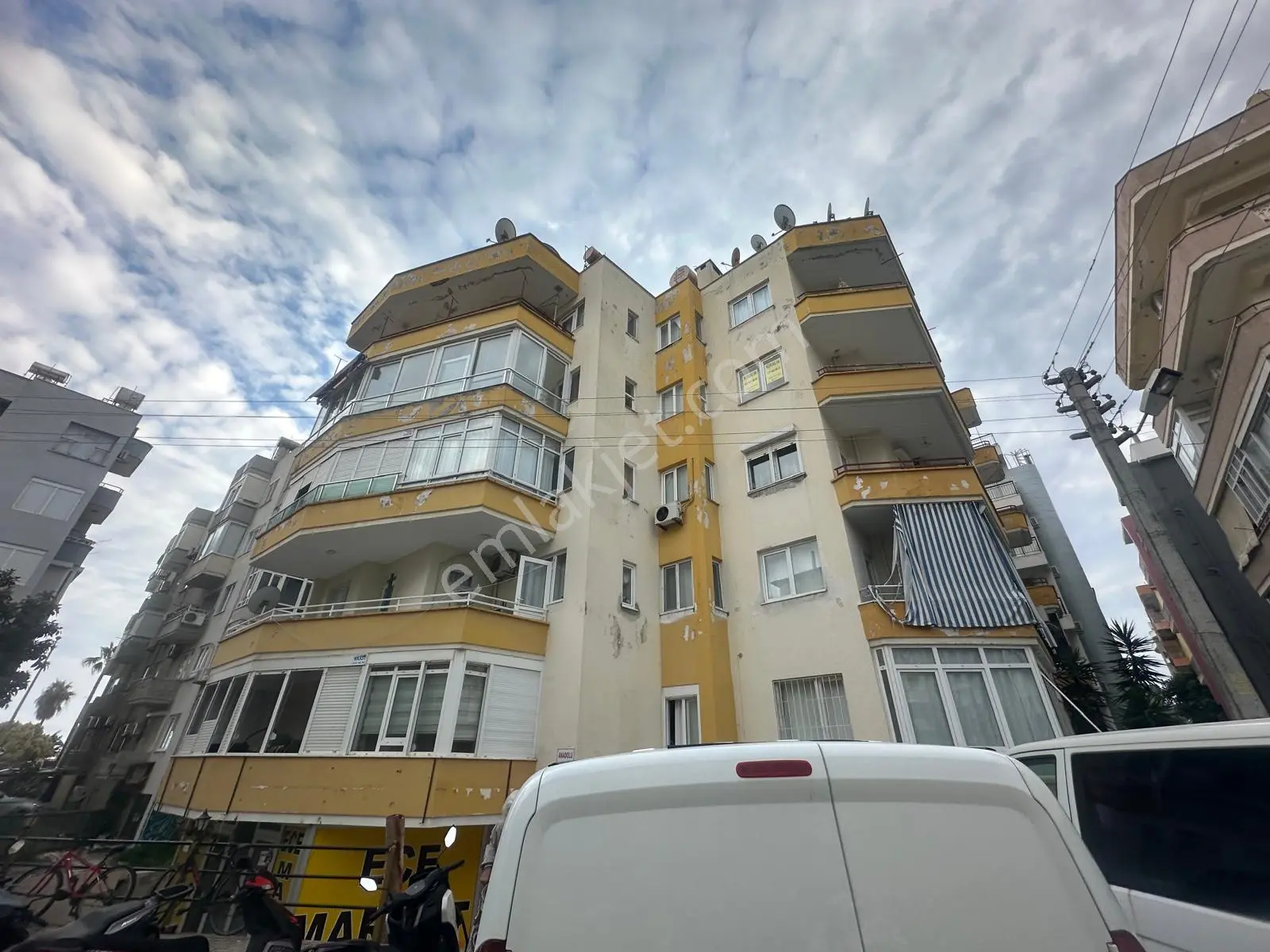 Alanya Güllerpınarı Mah.denize 50 Mt.eşyalı Kiralık 2+1 Daire