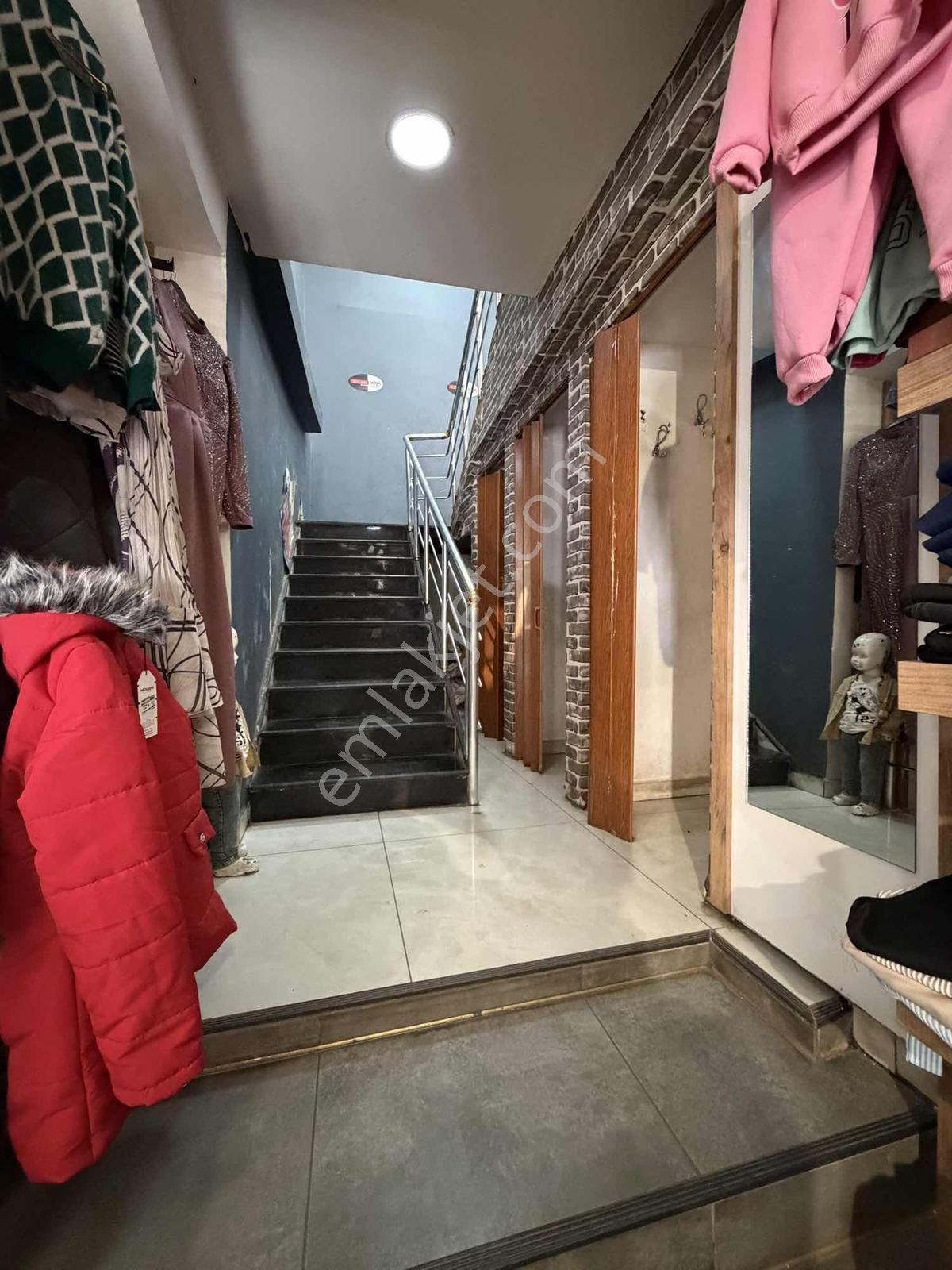 Acil ! Cadde Üzeri 300 M2 Mükemmel Satılık Dükkan - Görsel 9