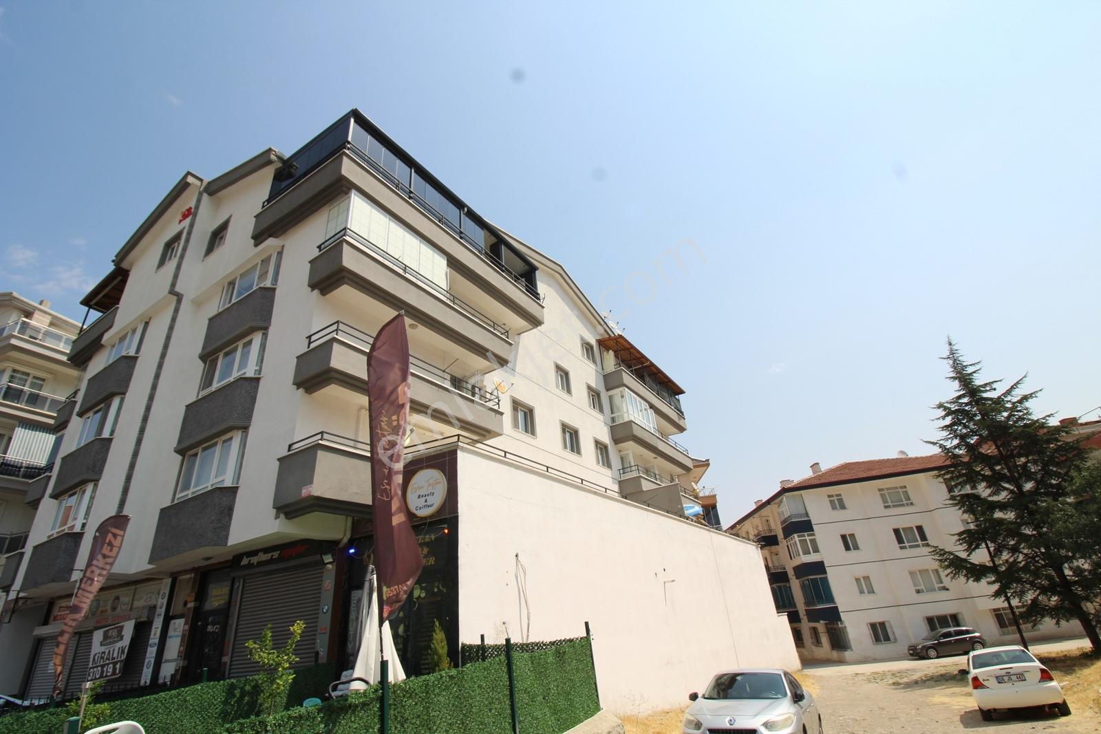 Krc'den Çağlayan Mah.tıp Fakültesi Caddesi Üzerinde 3+1 Satılık - Görsel 2
