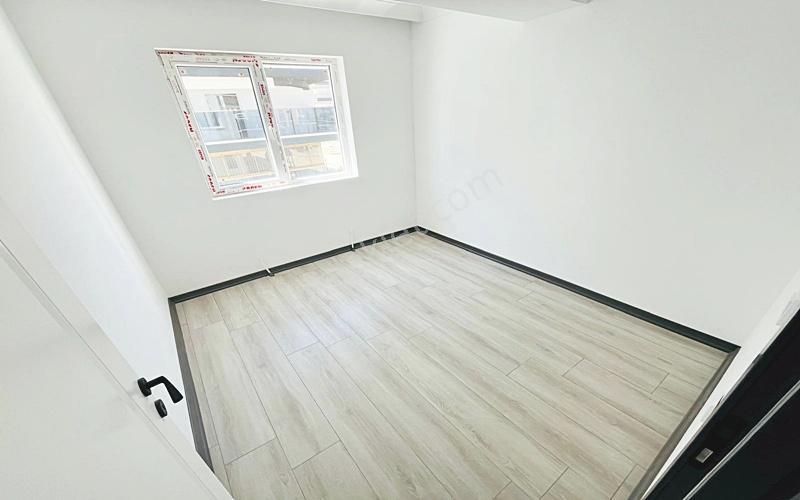 Yenikent Emla'tan Okullar Bölgesinde Satılık 4+1 160m2 - Görsel 2