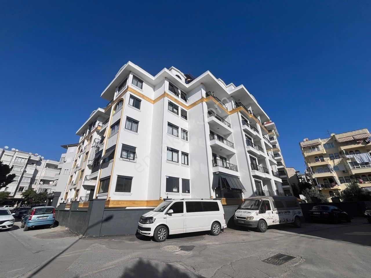 Alanya Güllerpınarı Mahallesi Merkezi Konumda Lüks 3+1 Dubleks