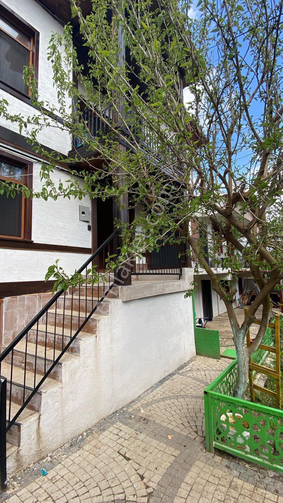 Osmaneli Camicedit İsmetpaşa Caddesi Üzerinde 4+1 Kiralık Daire Eşyalı - Görsel 2