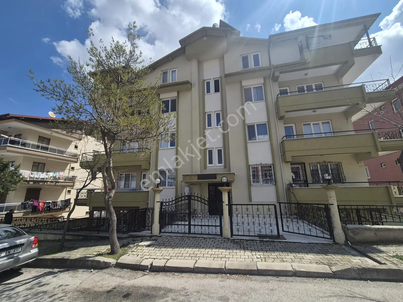 Isparta Merkez Hızırbey Mah. Geniş 3+1 Bahçe Katı Kiralık Daire!