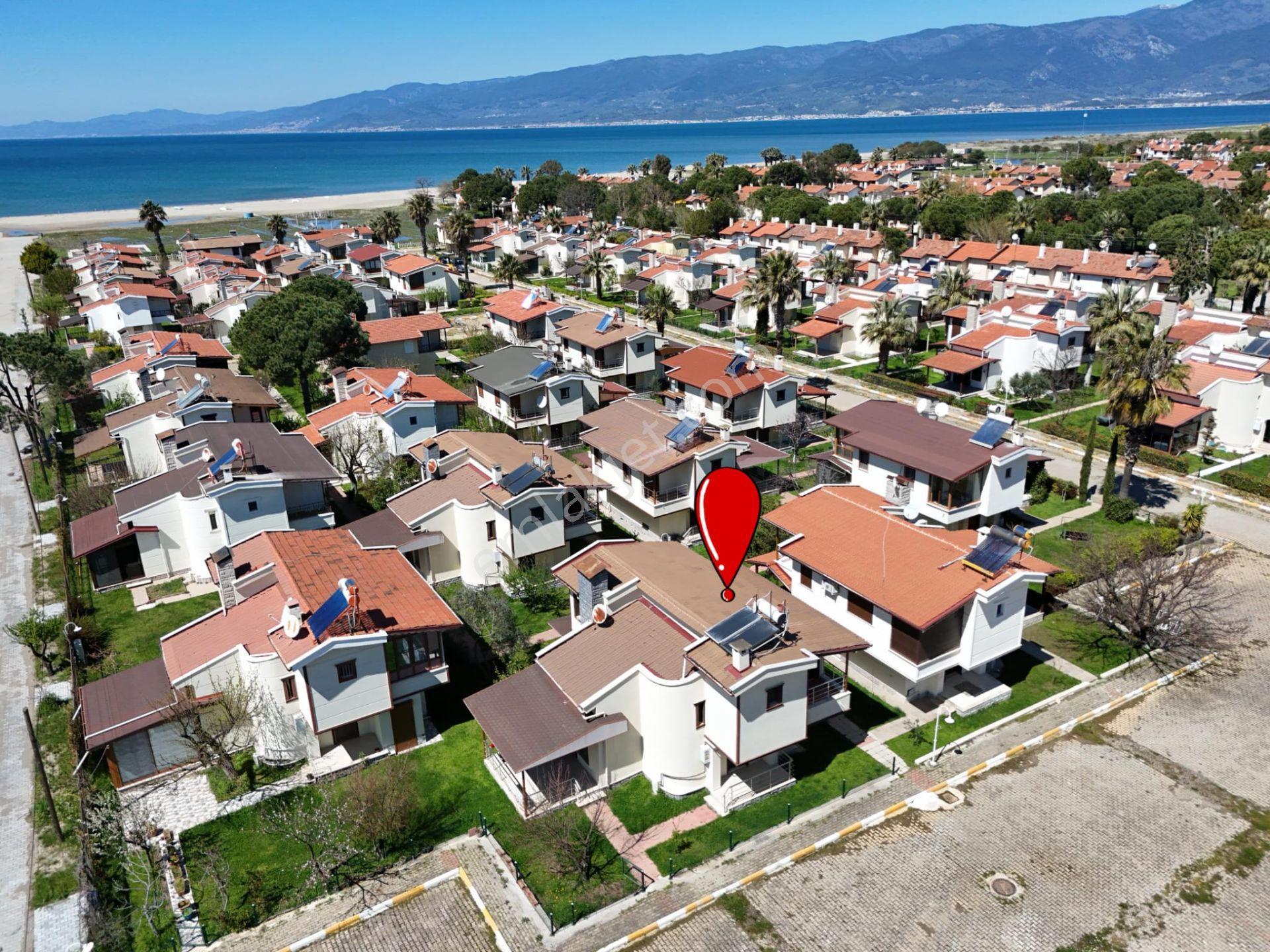 Burhaniye Ören'de, Plaja Sıfır Site İçinde, Özel Mimari, Eşyalı Müstakil Satılık Villa - Görsel 34