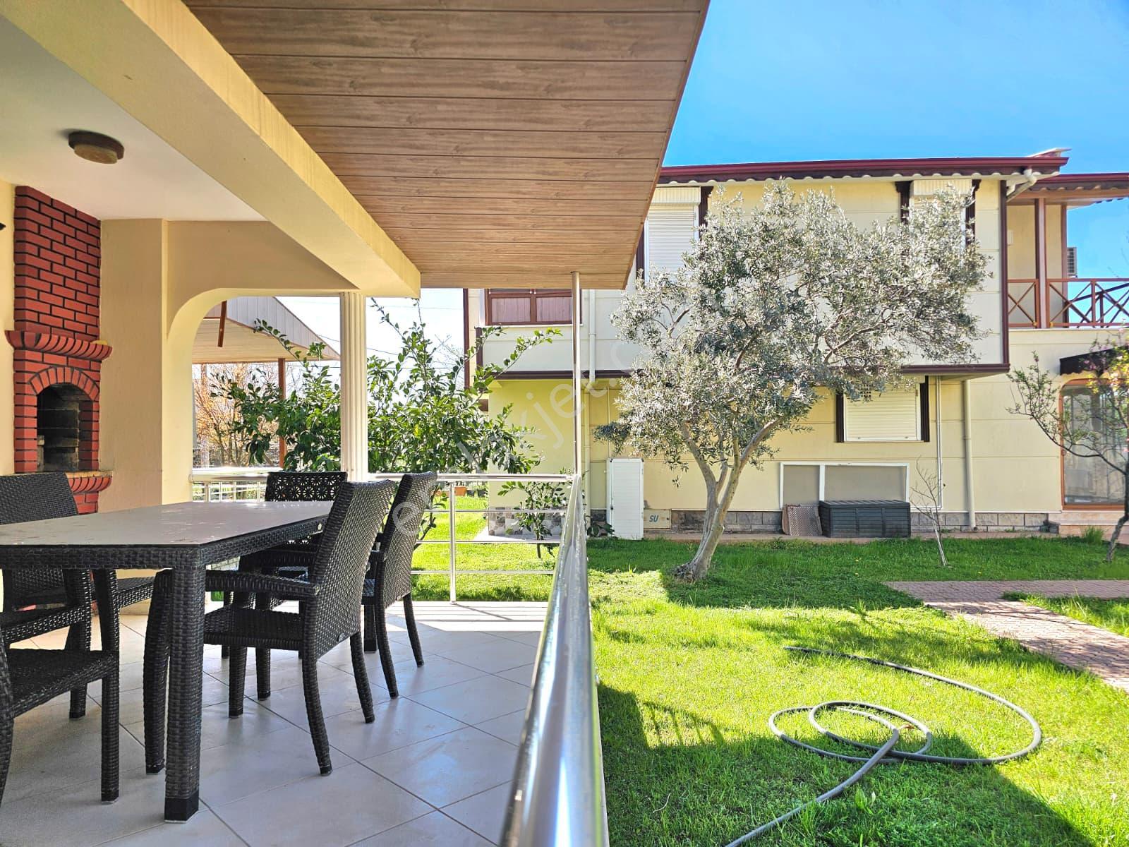 Burhaniye Ören'de, Plaja Sıfır Site İçinde, Özel Mimari, Eşyalı Müstakil Satılık Villa - Görsel 9
