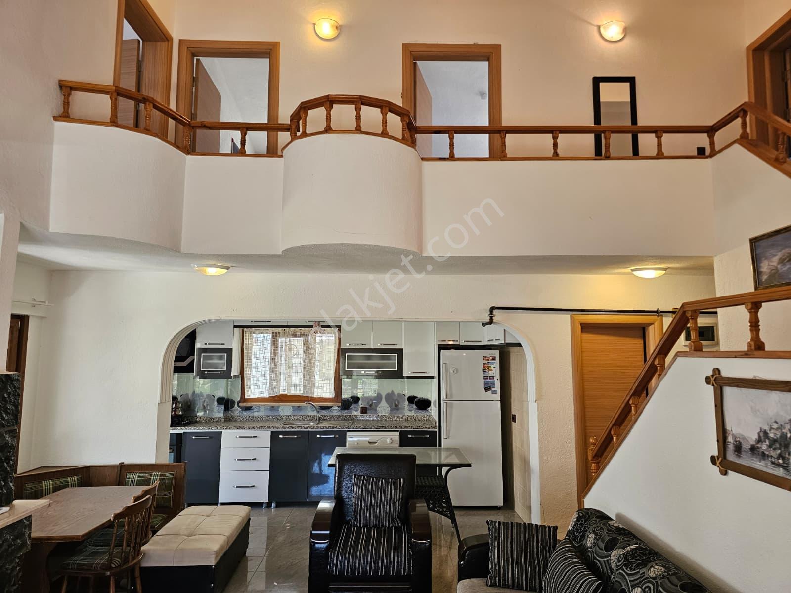 Burhaniye Ören'de, Plaja Sıfır Site İçinde, Özel Mimari, Eşyalı Müstakil Satılık Villa - Görsel 18