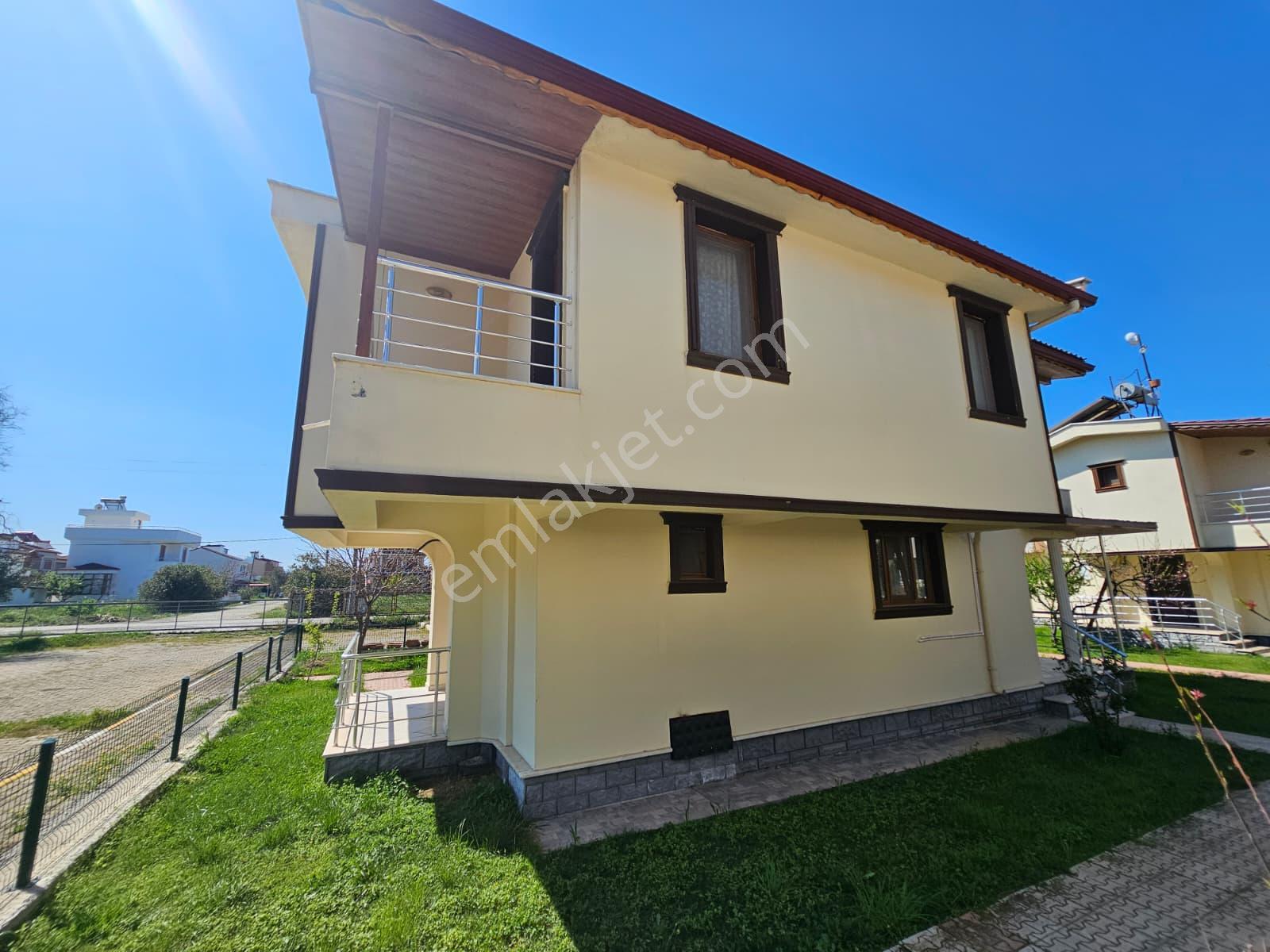 Burhaniye Ören'de, Plaja Sıfır Site İçinde, Özel Mimari, Eşyalı Müstakil Satılık Villa - Görsel 6