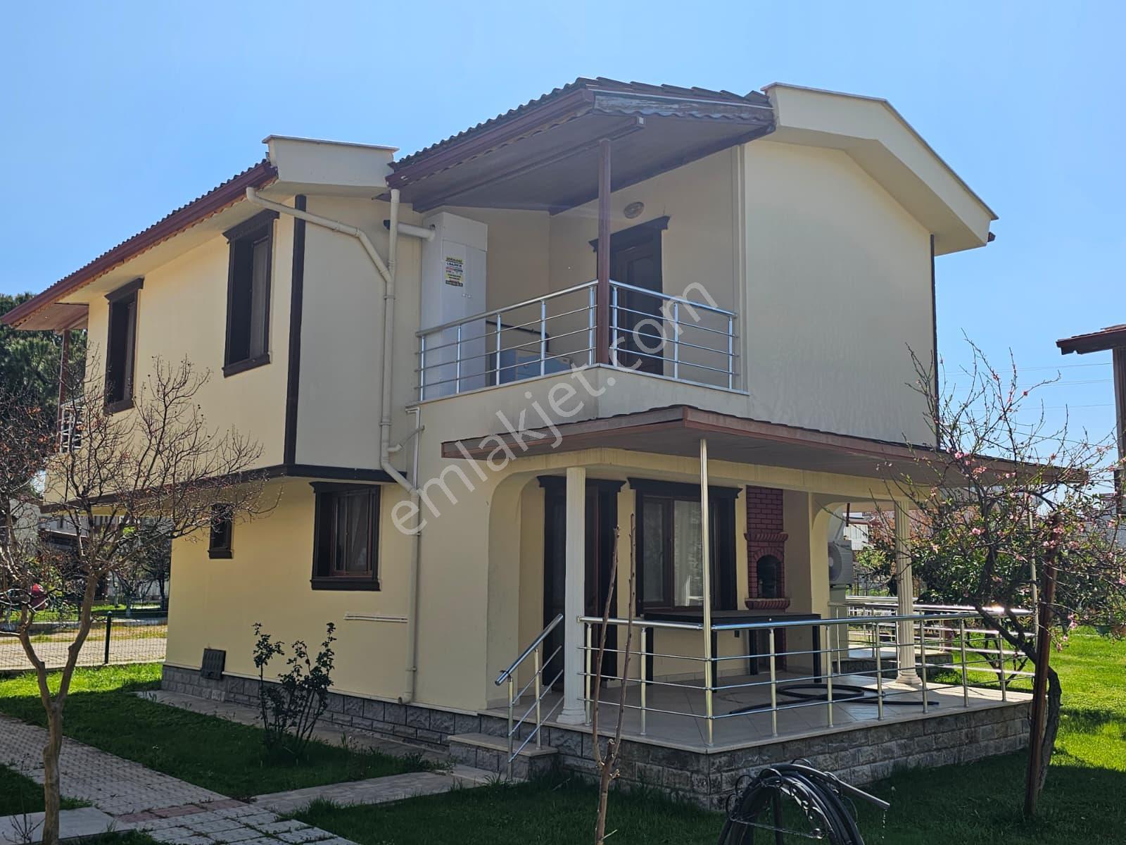 Burhaniye Ören'de, Plaja Sıfır Site İçinde, Özel Mimari, Eşyalı Müstakil Satılık Villa - Görsel 4