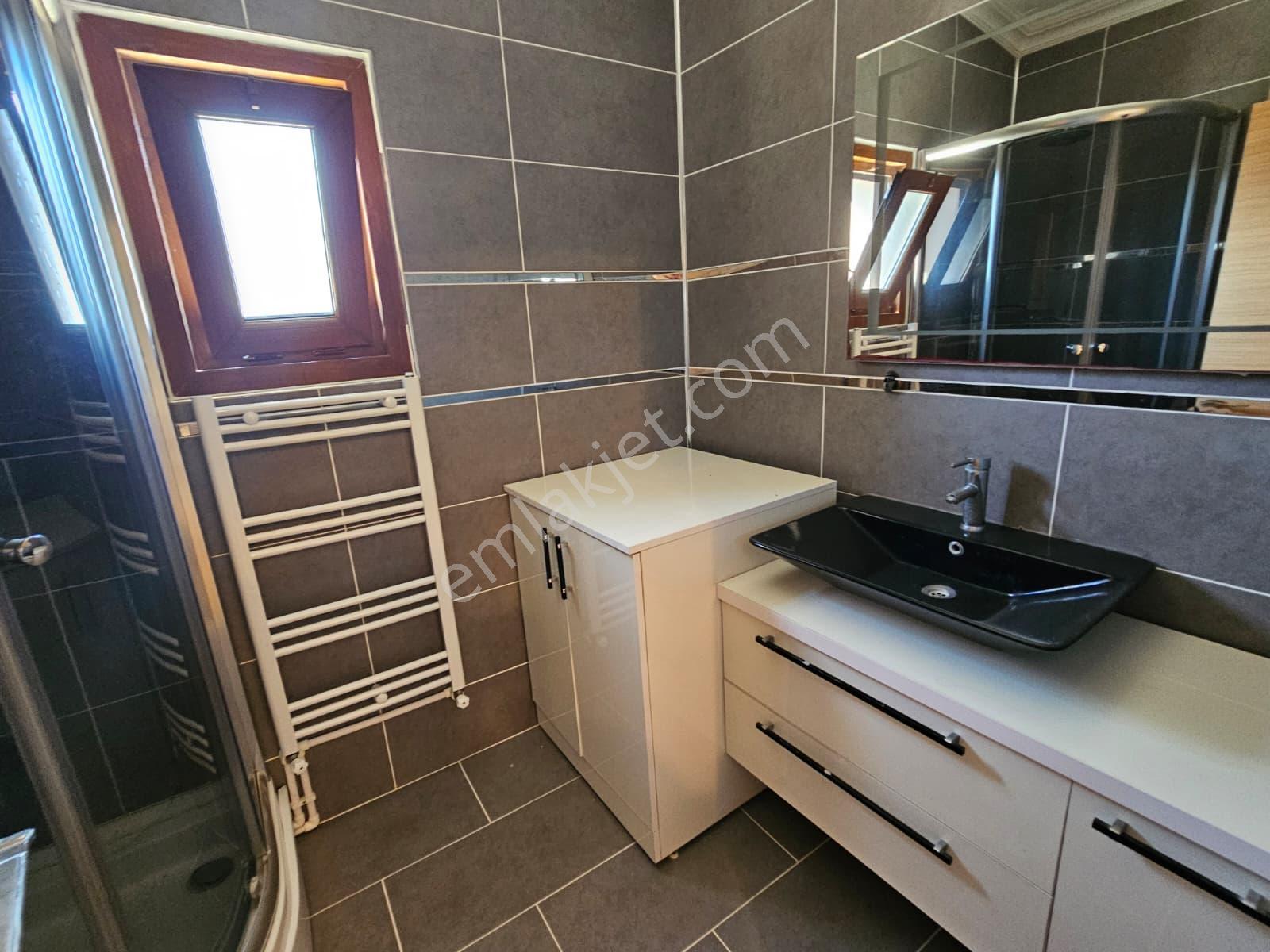 Burhaniye Ören'de, Plaja Sıfır Site İçinde, Özel Mimari, Eşyalı Müstakil Satılık Villa - Görsel 30