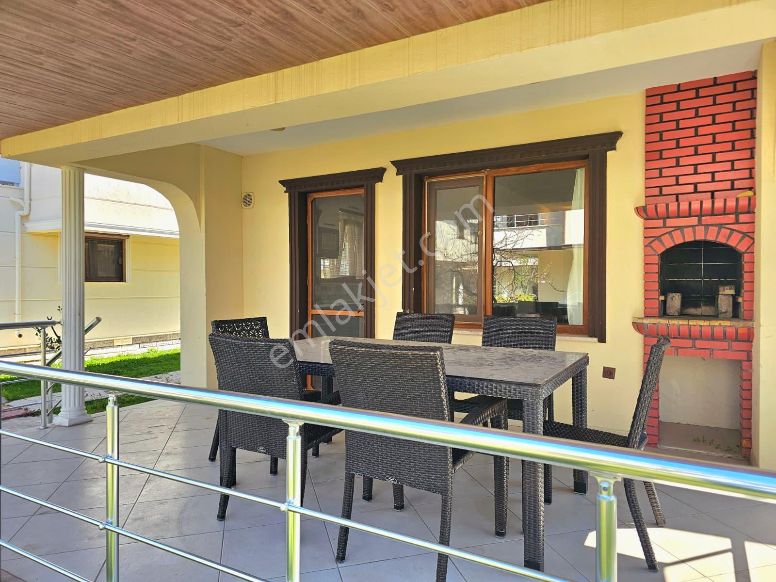 Burhaniye Ören'de, Plaja Sıfır Site İçinde, Özel Mimari, Eşyalı Müstakil Satılık Villa - Görsel 11