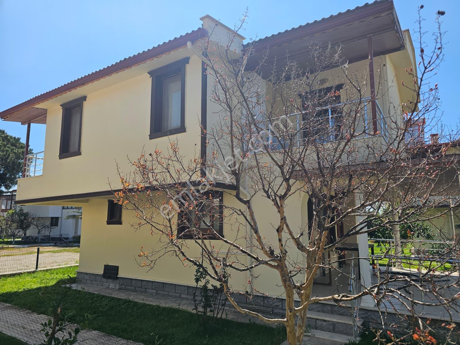 Burhaniye Ören'de, Plaja Sıfır Site İçinde, Özel Mimari, Eşyalı Müstakil Satılık Villa - Görsel 8