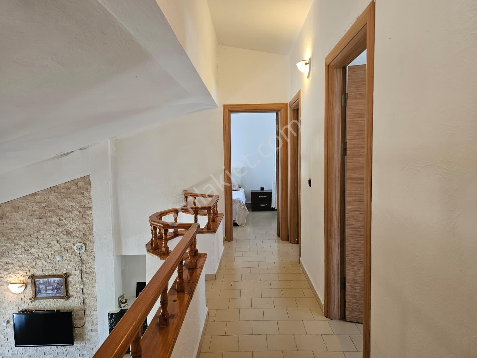 Burhaniye Ören'de, Plaja Sıfır Site İçinde, Özel Mimari, Eşyalı Müstakil Satılık Villa - Görsel 20
