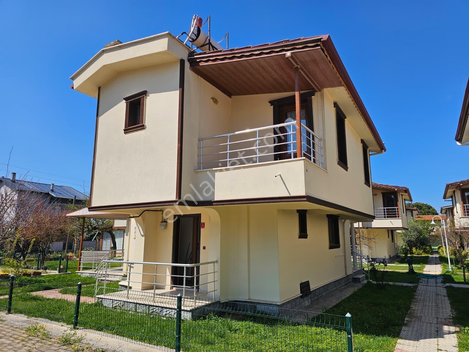 Burhaniye Ören'de, Plaja Sıfır Site İçinde, Özel Mimari, Eşyalı Müstakil Satılık Villa - Görsel 7