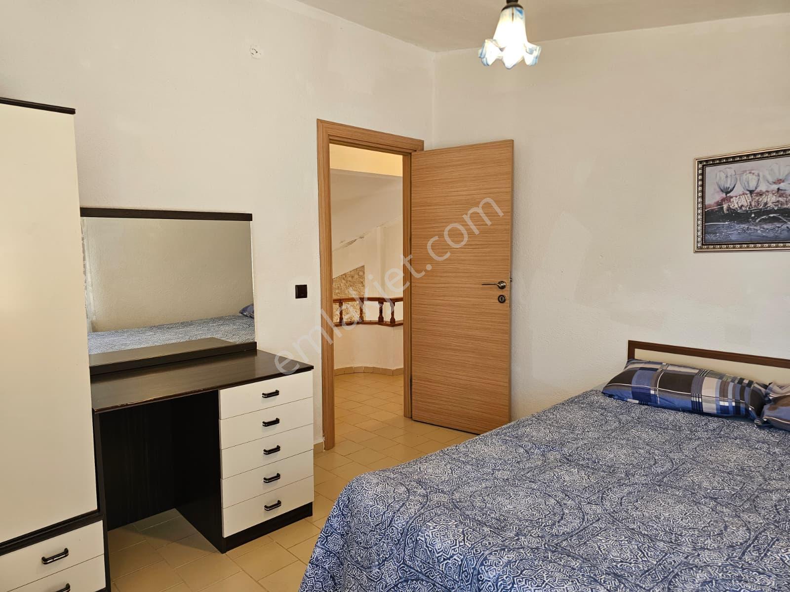 Burhaniye Ören'de, Plaja Sıfır Site İçinde, Özel Mimari, Eşyalı Müstakil Satılık Villa - Görsel 22