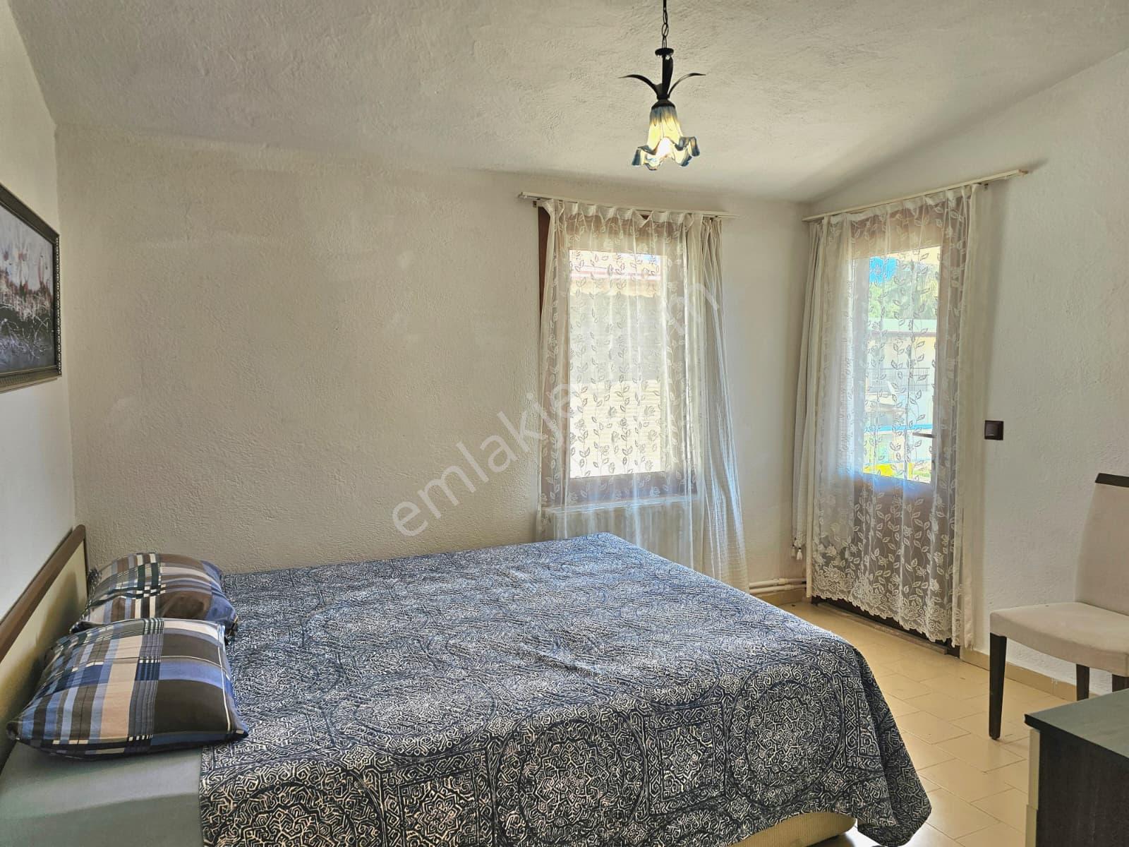 Burhaniye Ören'de, Plaja Sıfır Site İçinde, Özel Mimari, Eşyalı Müstakil Satılık Villa - Görsel 25