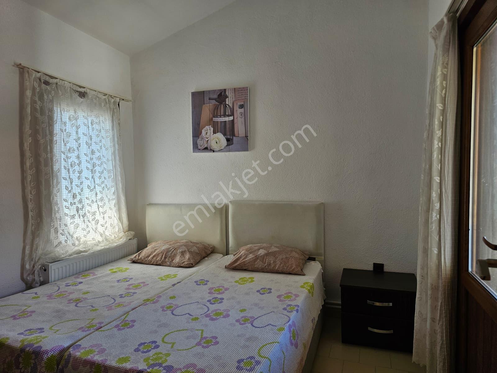 Burhaniye Ören'de, Plaja Sıfır Site İçinde, Özel Mimari, Eşyalı Müstakil Satılık Villa - Görsel 27