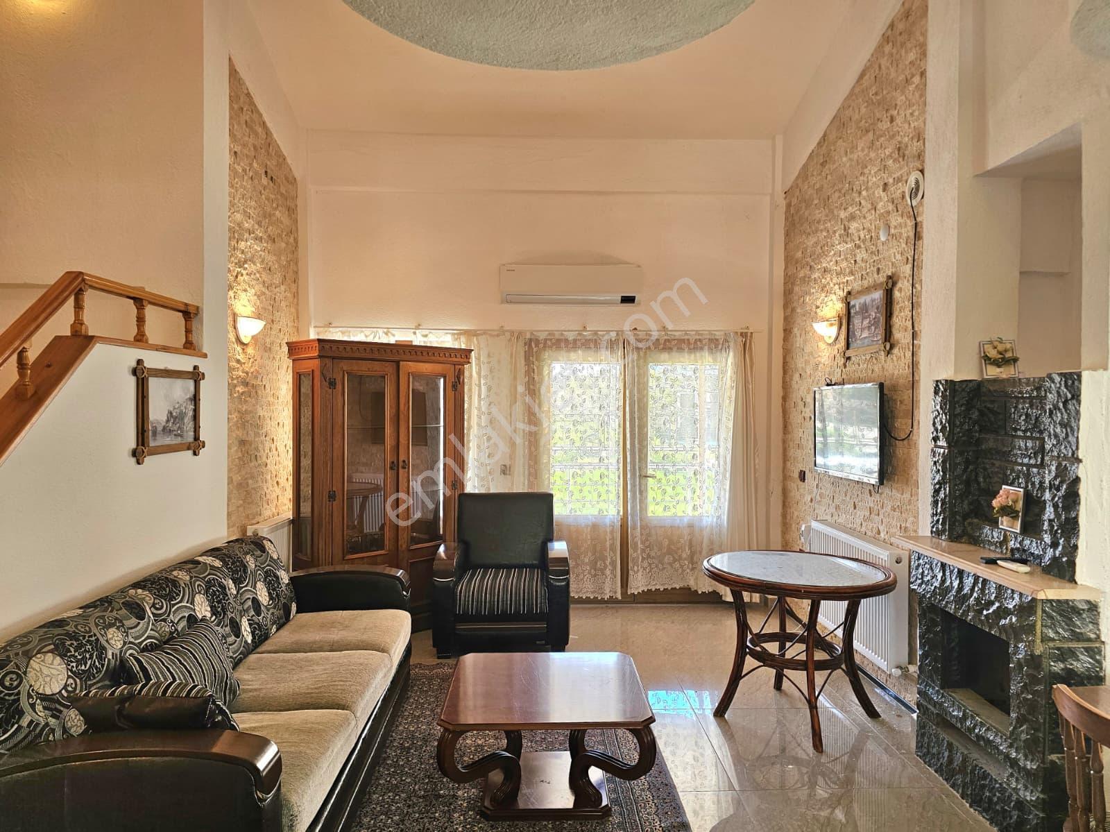 Burhaniye Ören'de, Plaja Sıfır Site İçinde, Özel Mimari, Eşyalı Müstakil Satılık Villa - Görsel 13