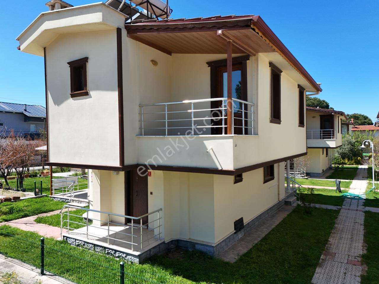 Burhaniye Ören'de, Plaja Sıfır Site İçinde, Özel Mimari, Eşyalı Müstakil Satılık Villa - Görsel 33