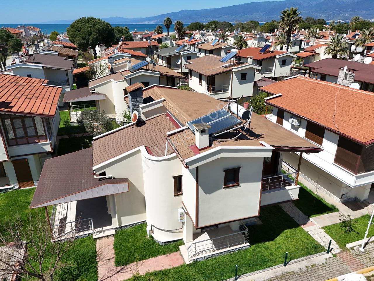 Burhaniye Ören'de, Plaja Sıfır Site İçinde, Özel Mimari, Eşyalı Müstakil Satılık Villa - Görsel 32