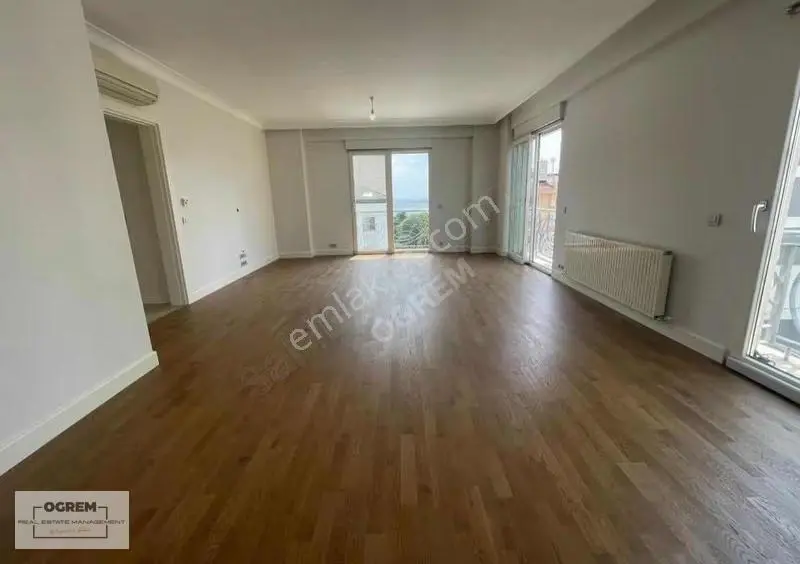 Kadıköy Caddebostan Da Giyinme Odalı Ebeveynli Boş Satılık Daire