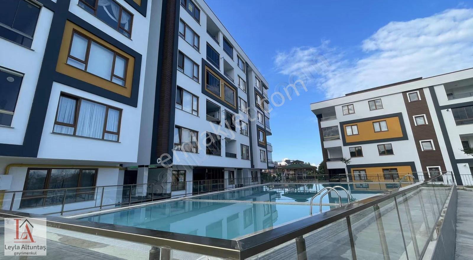 Yalıncakta Havuzlu Sitede Harika Bahçe Katı 2+1 Daire