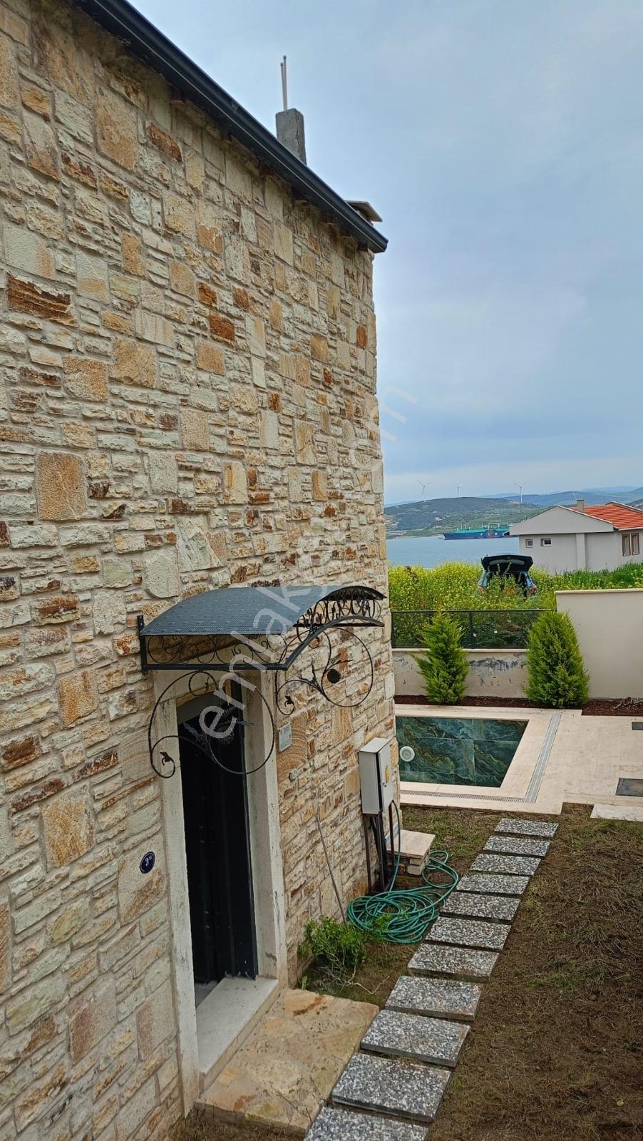 Yeni Foça'da Deniz Manzaralı Satılık Sıfır Villa - Görsel 19
