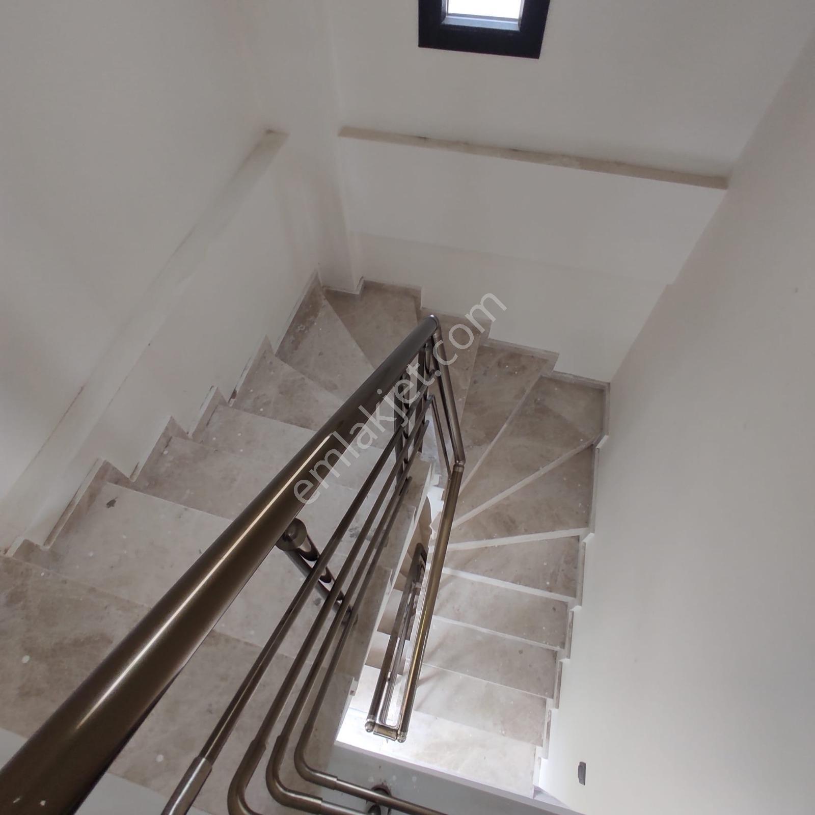Yeni Foça'da Deniz Manzaralı Satılık Sıfır Villa - Görsel 32