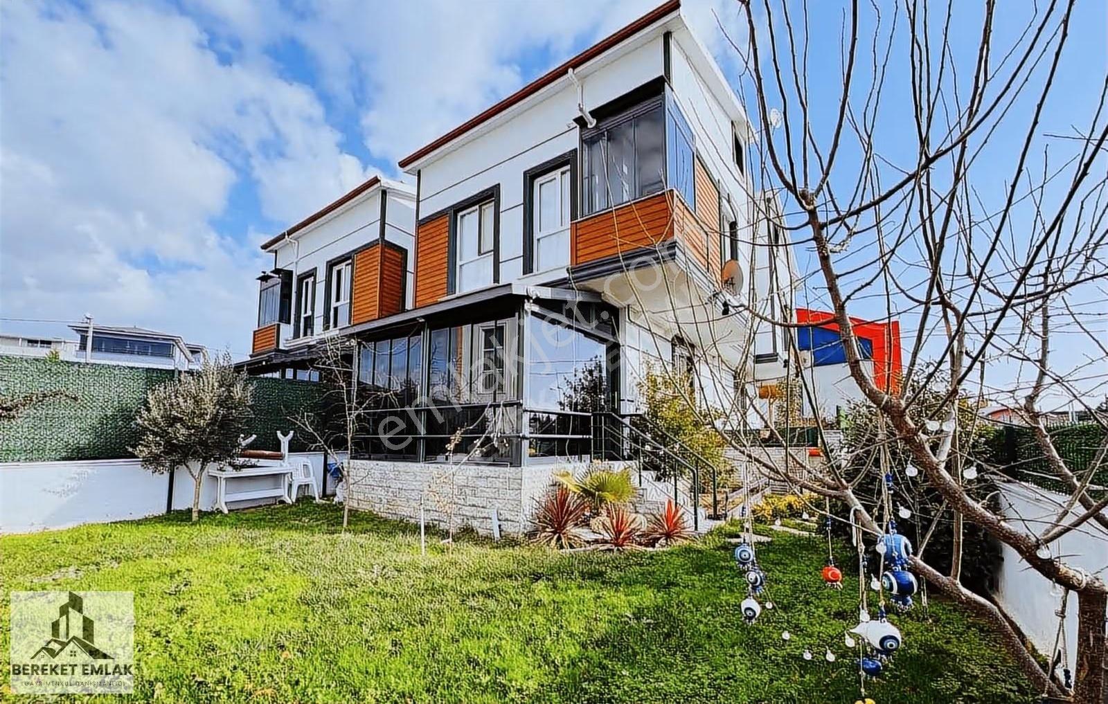 Bereket Emlaktan Kapalı Pazara Çok Yakın Geniş Bahçeli Villa