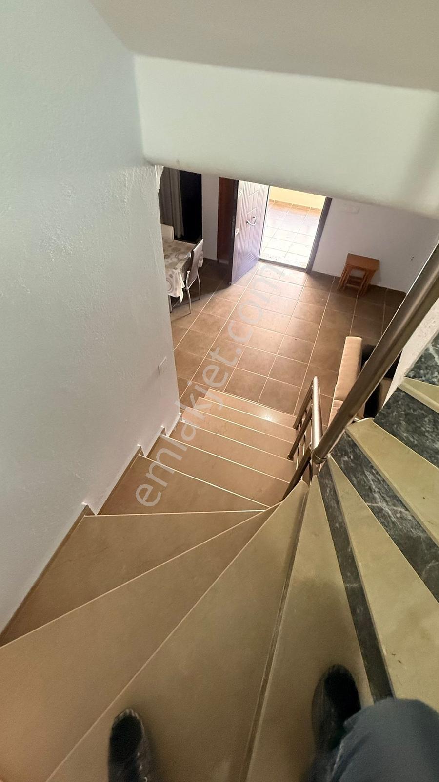 Ayvalık Sarımsaklı Plajında 3 Katlı Eşyalı Full Manzaralı Villa - Görsel 17
