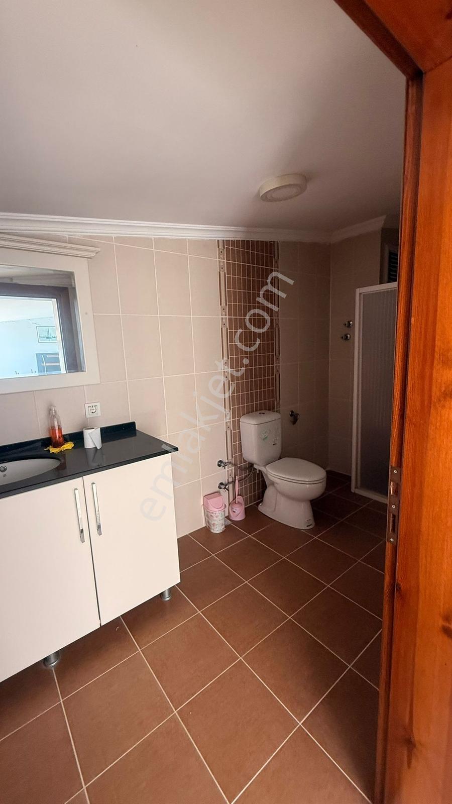 Ayvalık Sarımsaklı Plajında 3 Katlı Eşyalı Full Manzaralı Villa - Görsel 19