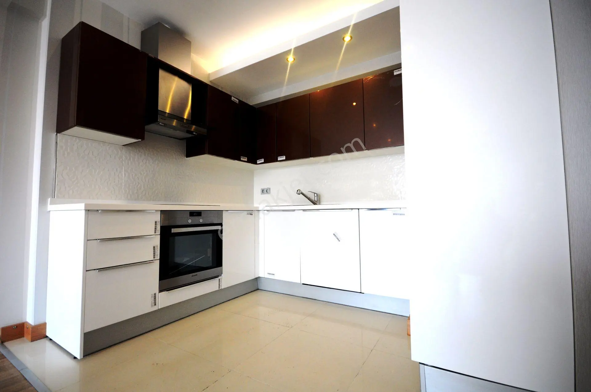 İstanbul House'dan Corner Life Sitesinde Havuz Cepheli Geniş 1+1 - Görsel 3