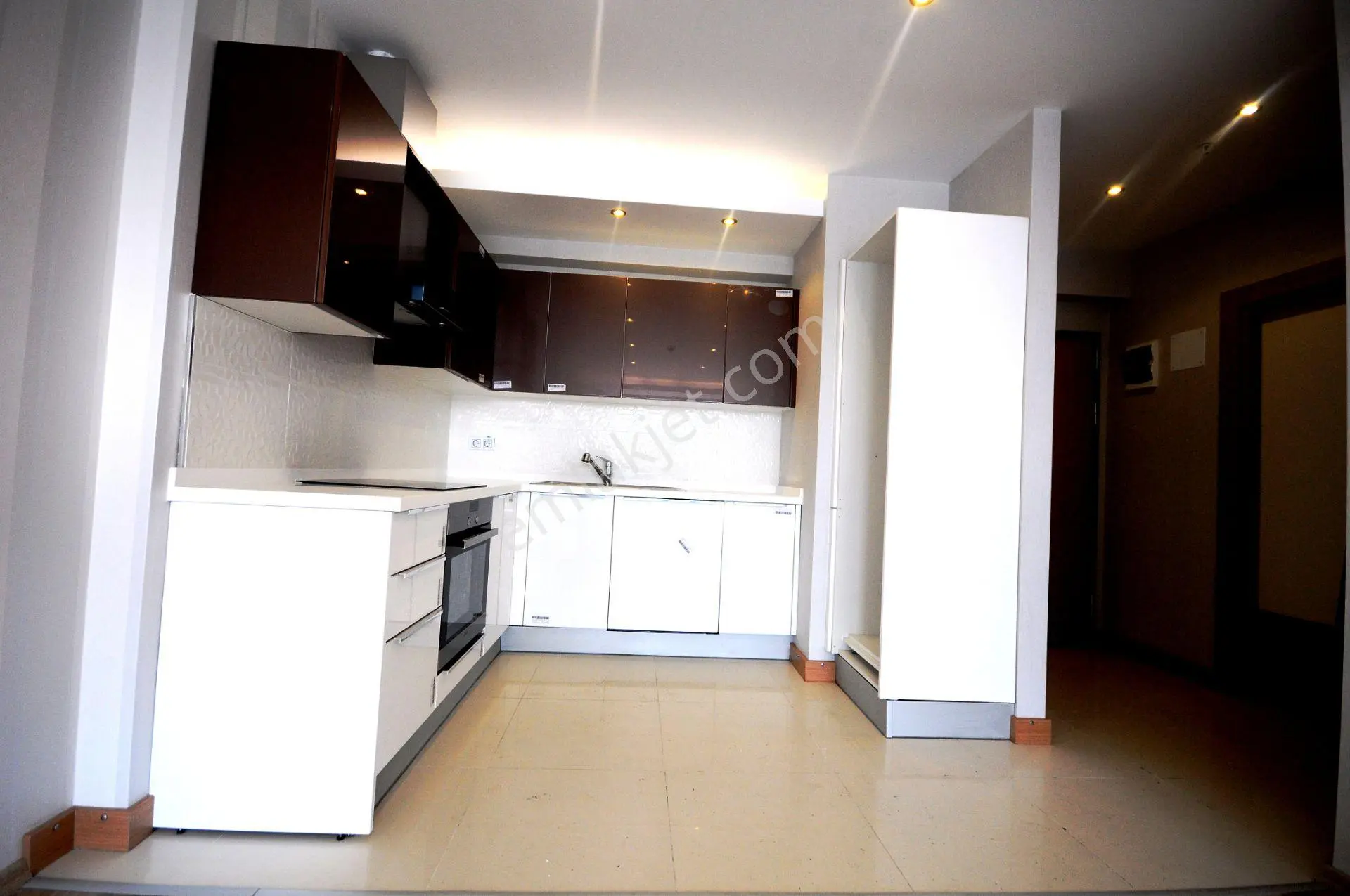 İstanbul House'dan Corner Life Sitesinde Havuz Cepheli Geniş 1+1 - Görsel 4