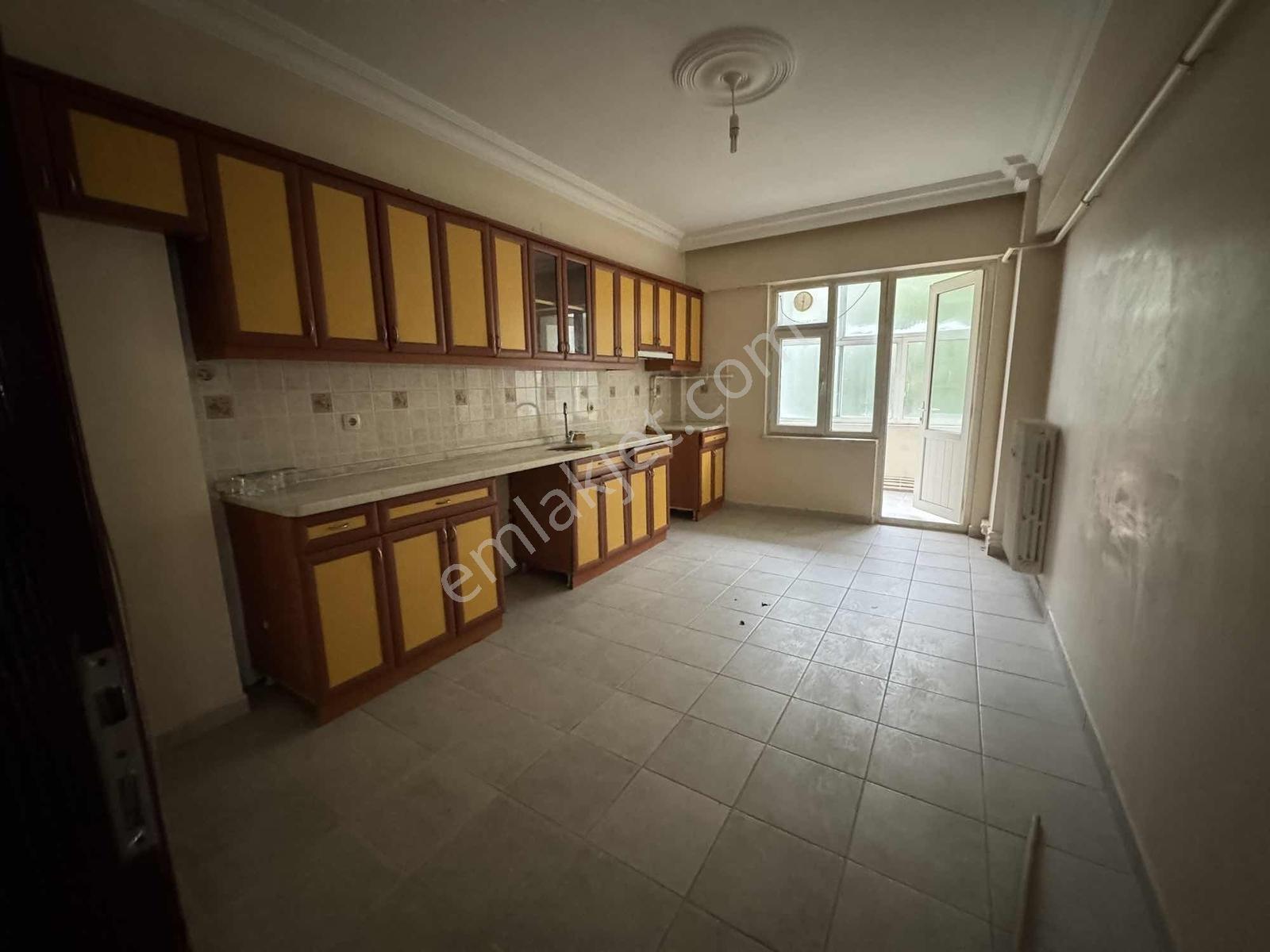 Karaağaç Bulvarı Yakını Çarşı Merkezde 170 M2 3+1 Daire - Görsel 15