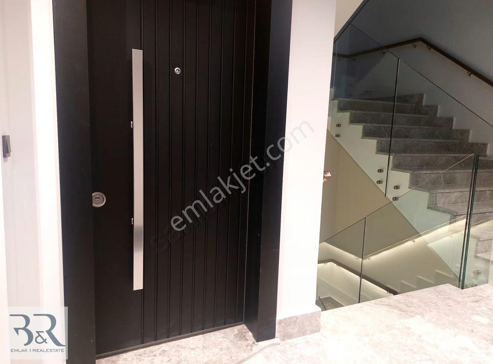 Kuşadası Tam Merkezde Cadde Üstü Sıfır Binada Kiralık Ofisler - Görsel 12