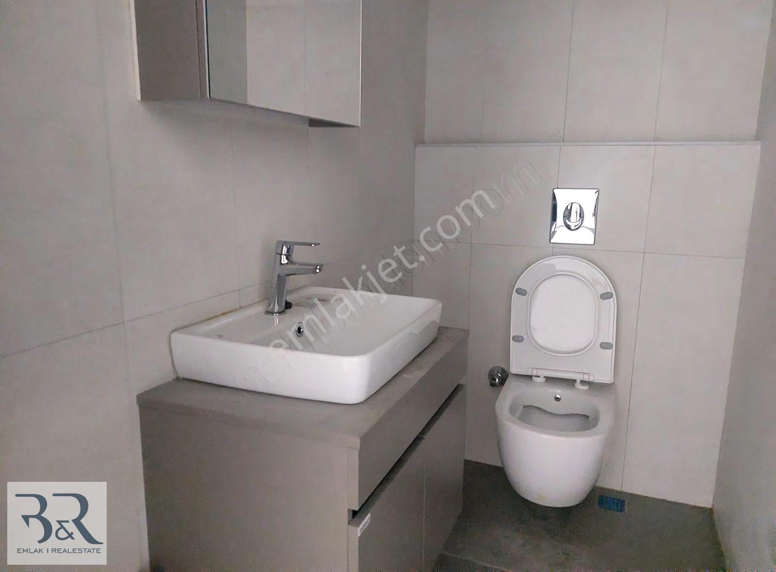 Kuşadası Tam Merkezde Cadde Üstü Sıfır Binada Kiralık Ofisler - Görsel 23