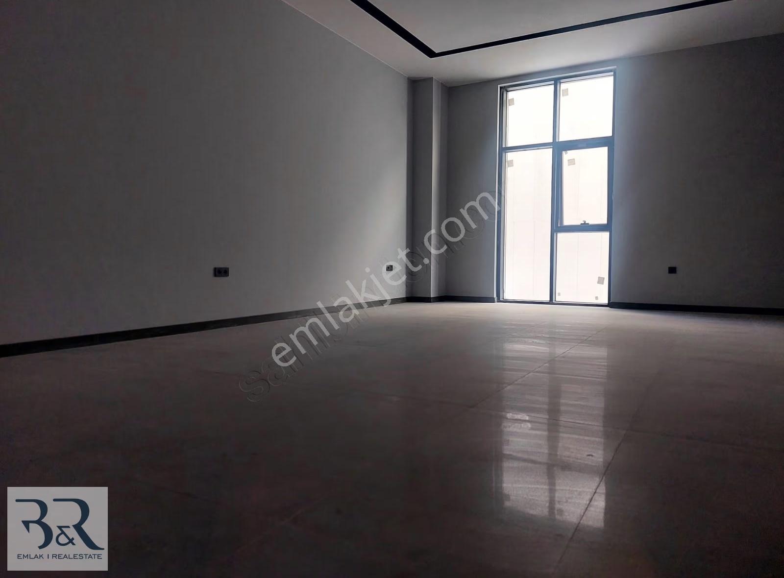 Kuşadası Tam Merkezde Cadde Üstü Sıfır Binada Kiralık Ofisler - Görsel 6