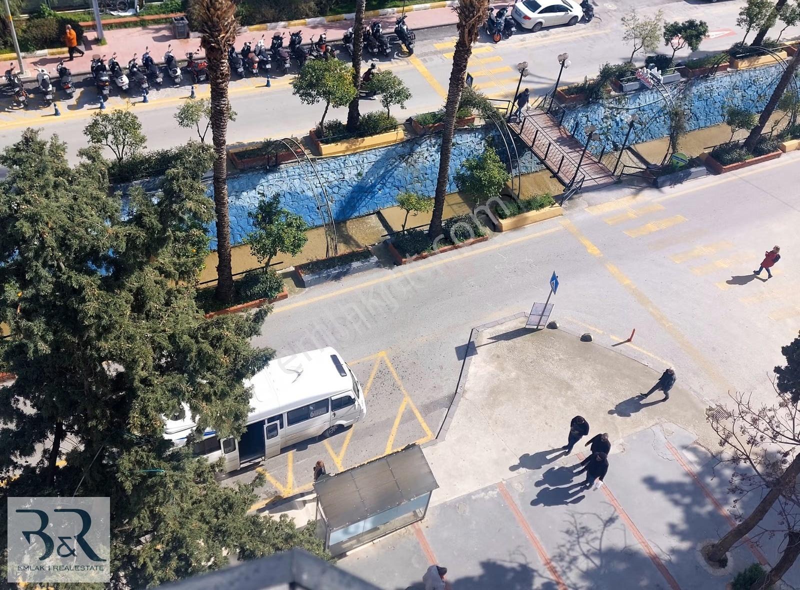 Kuşadası Tam Merkezde Cadde Üstü Sıfır Binada Kiralık Ofisler - Görsel 5