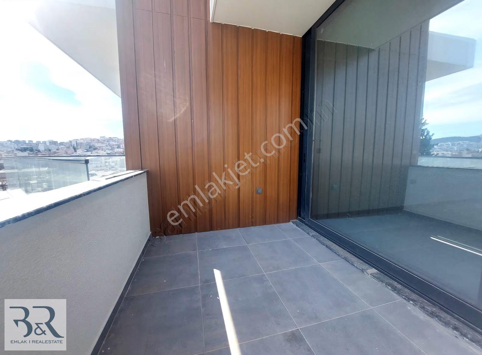 Kuşadası Tam Merkezde Cadde Üstü Sıfır Binada Kiralık Ofisler - Görsel 20