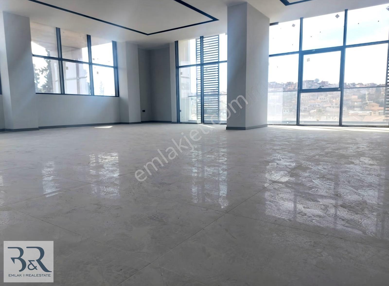 Kuşadası Tam Merkezde Cadde Üstü Sıfır Binada Kiralık Ofisler - Görsel 7