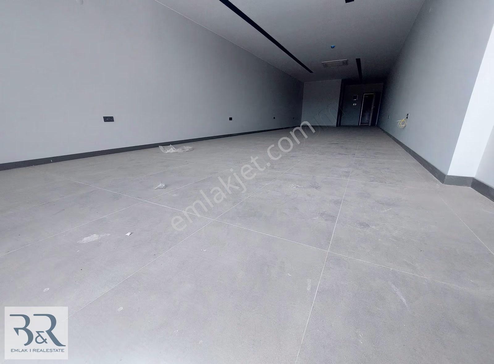 Kuşadası Tam Merkezde Cadde Üstü Sıfır Binada Kiralık Ofisler - Görsel 19