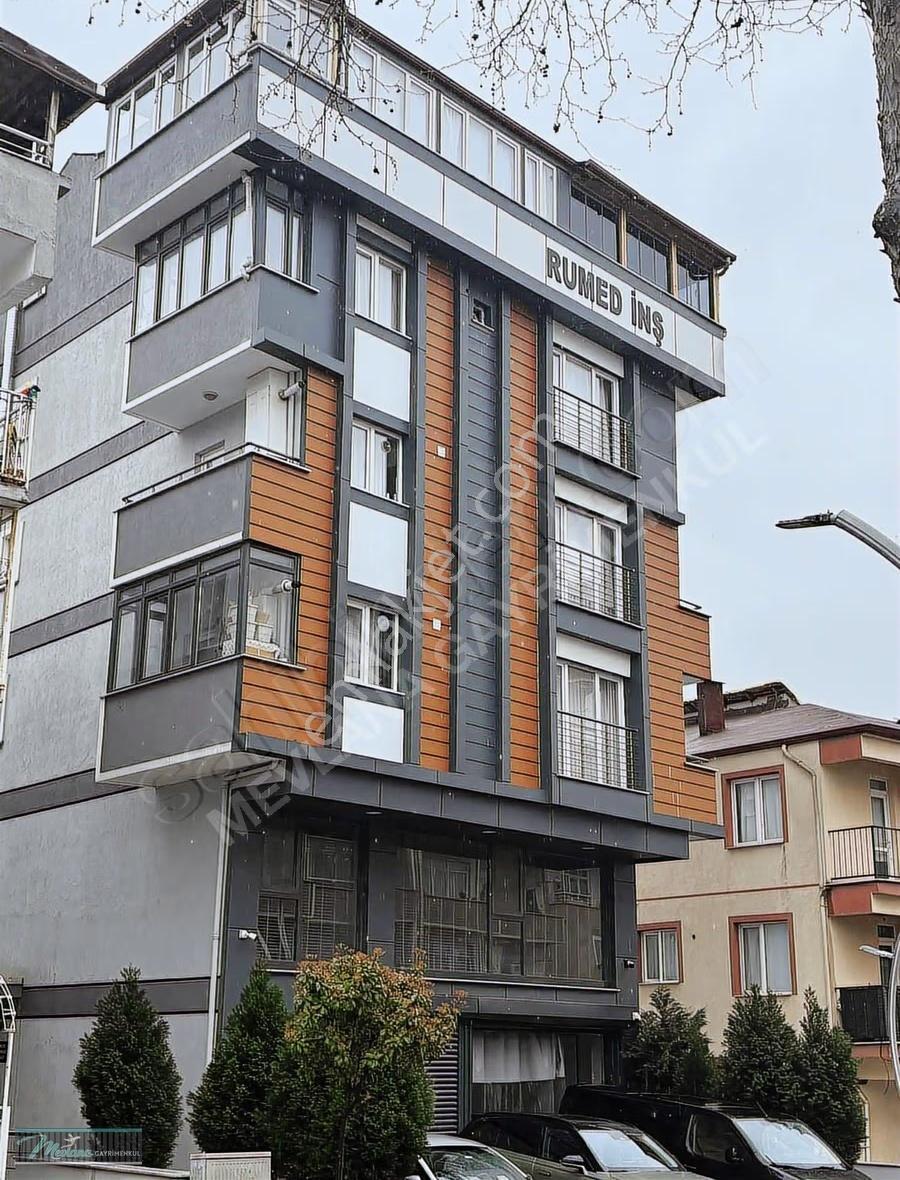 Çayırova Menderes Caddesi'nde Satılık 4+1 Normal Kat Daire