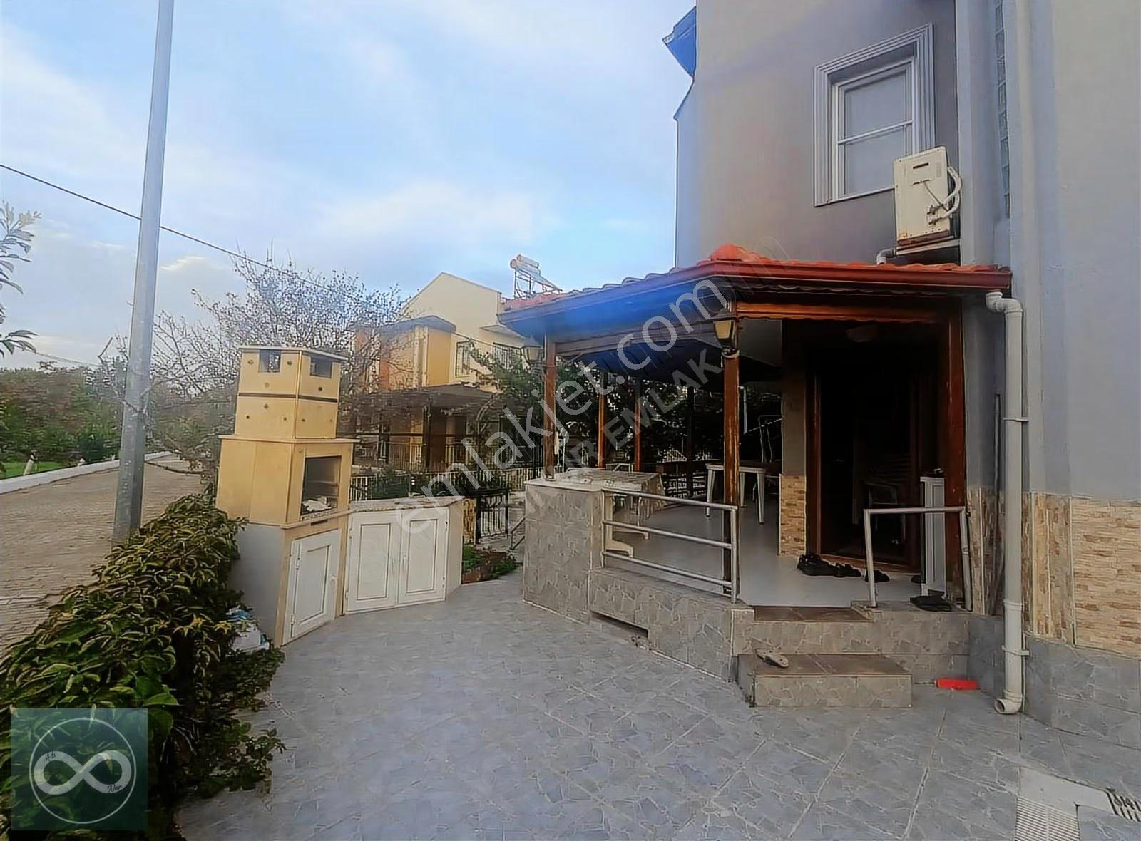 Kuşadası Davutlar Sahilde Özel Havuzlu Yazlık 8 Milyon - Görsel 14