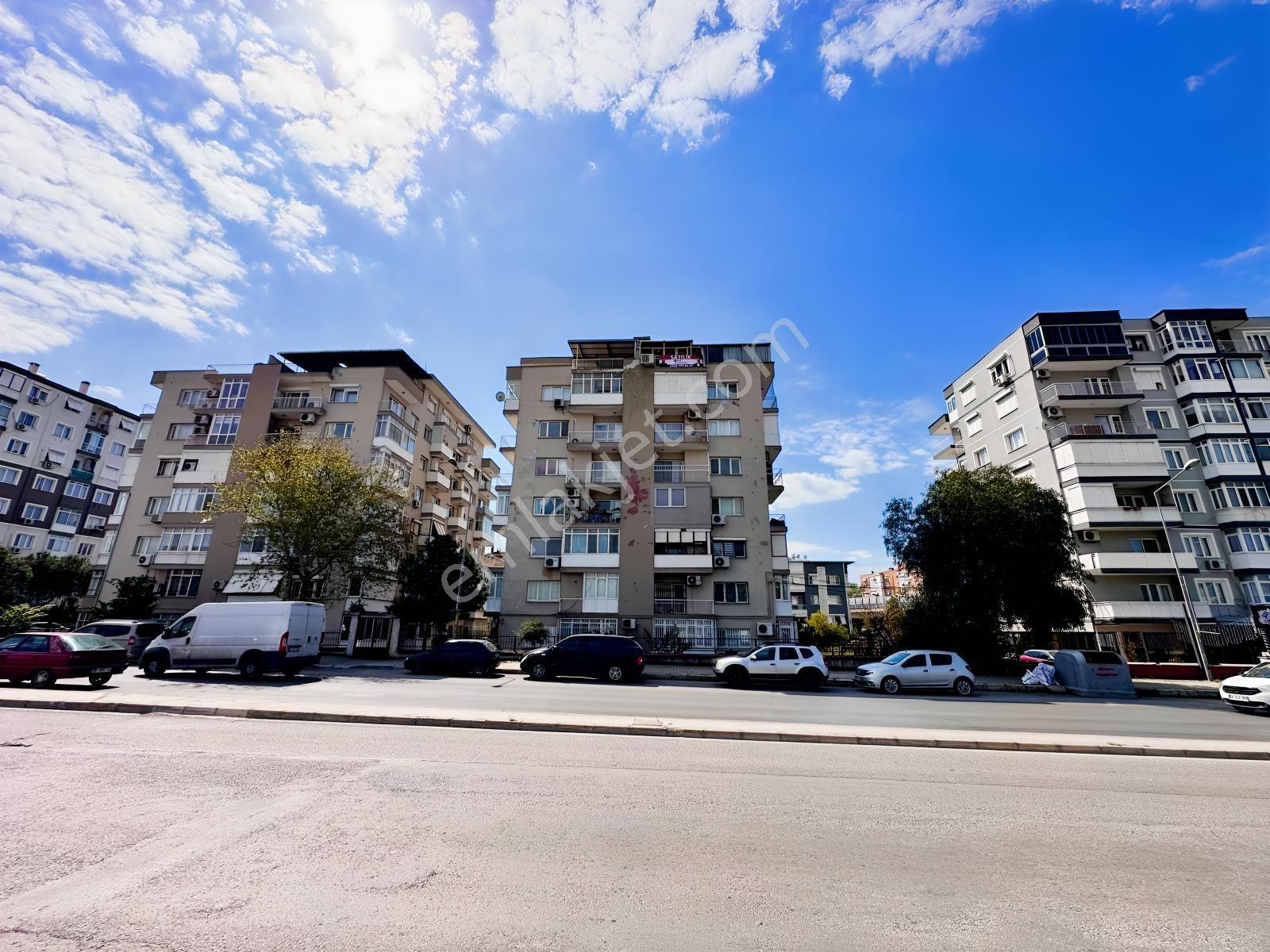 Kazımdirik'te Çift Daire Kullanım Alanına Sahip Özel 4+1 Daire - Görsel 2