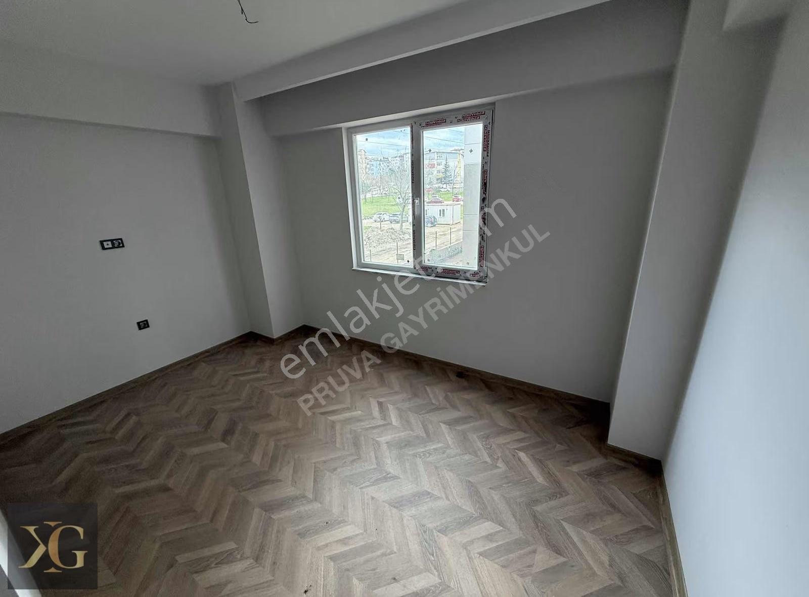Pruva'dan Çelebi Podyumda Şerefiyeli Site İçersinde Ferah Daire - Görsel 26