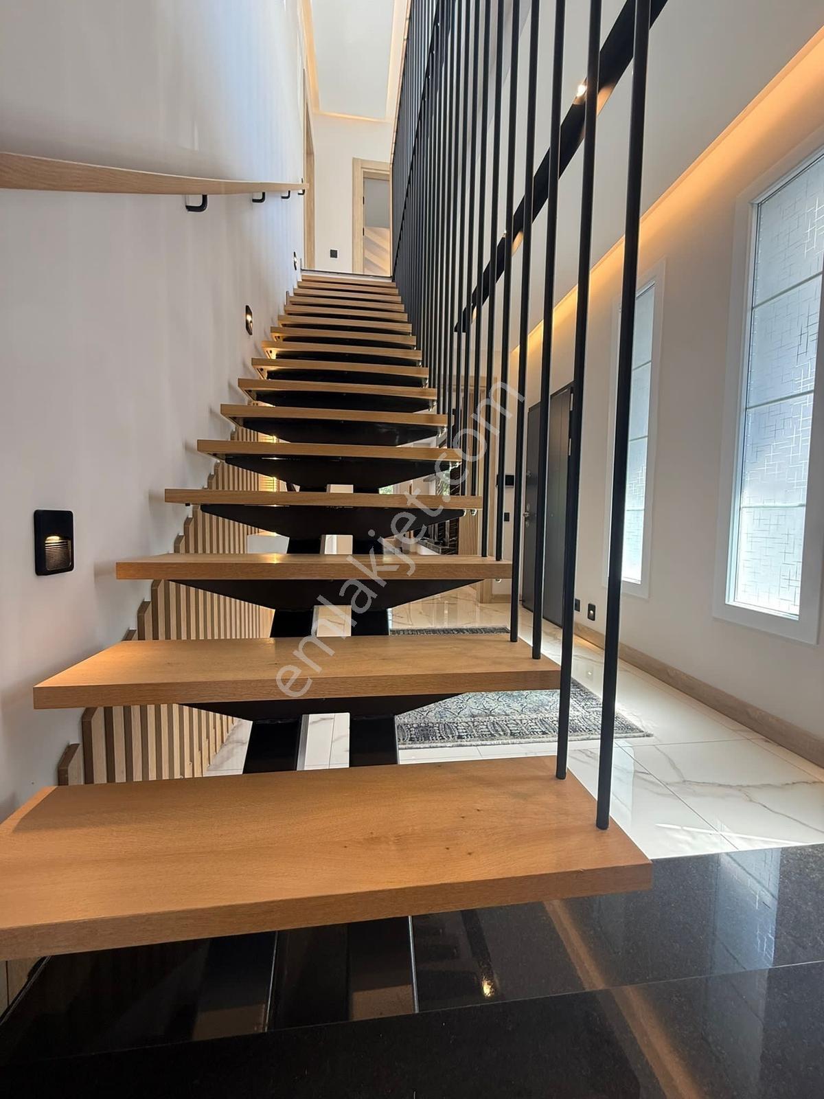 Kuşadası Lüks 4+1 Geniş Müstakil Villa- Özel Bahçeli - Görsel 16