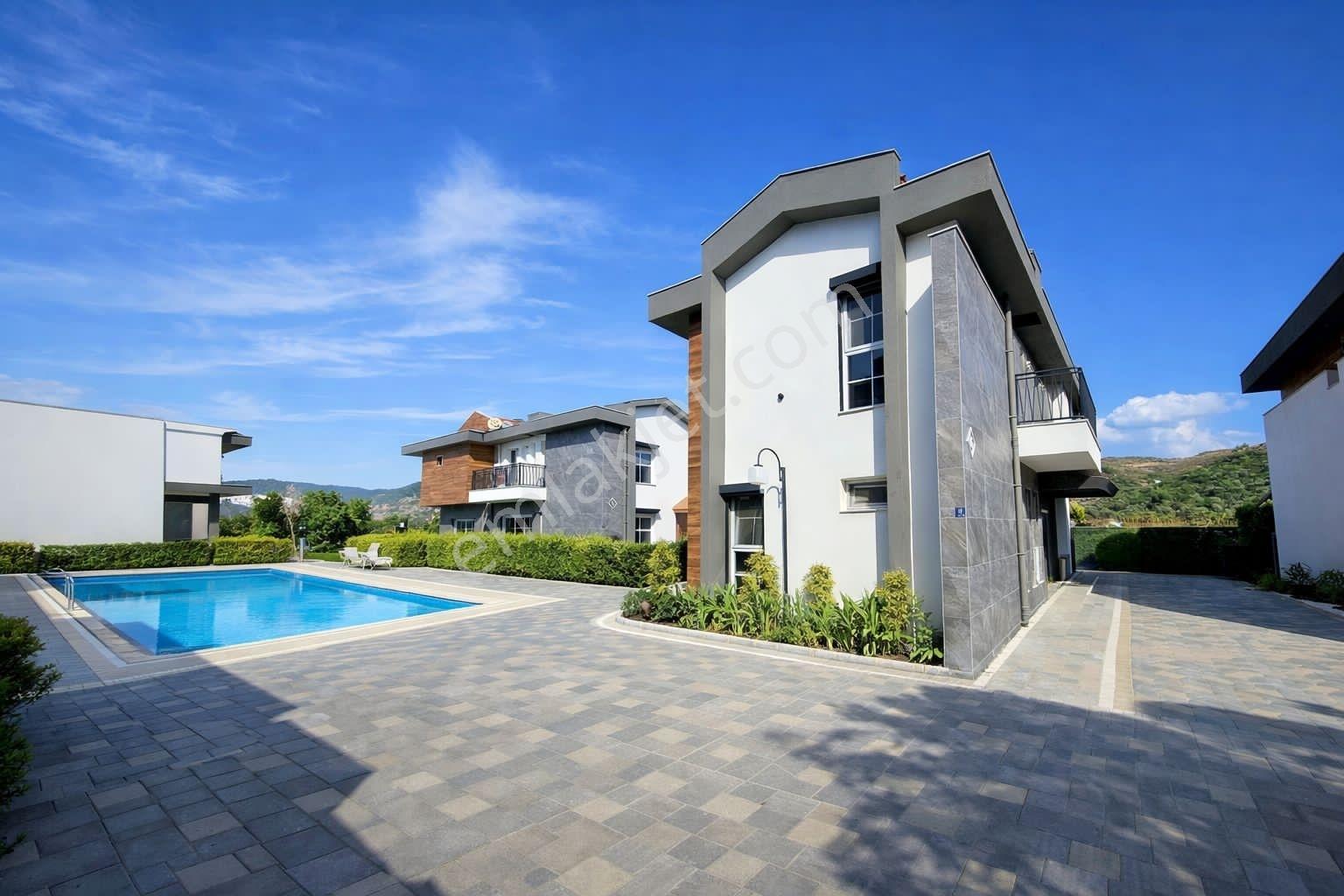 Kuşadası Lüks 4+1 Geniş Müstakil Villa- Özel Bahçeli