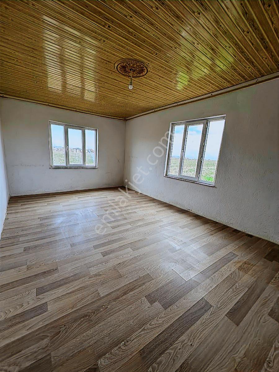 Hürriyet Mahallesi'nde 2+1 564 M2 Arsa İçinde Müstakil Ev - Görsel 2