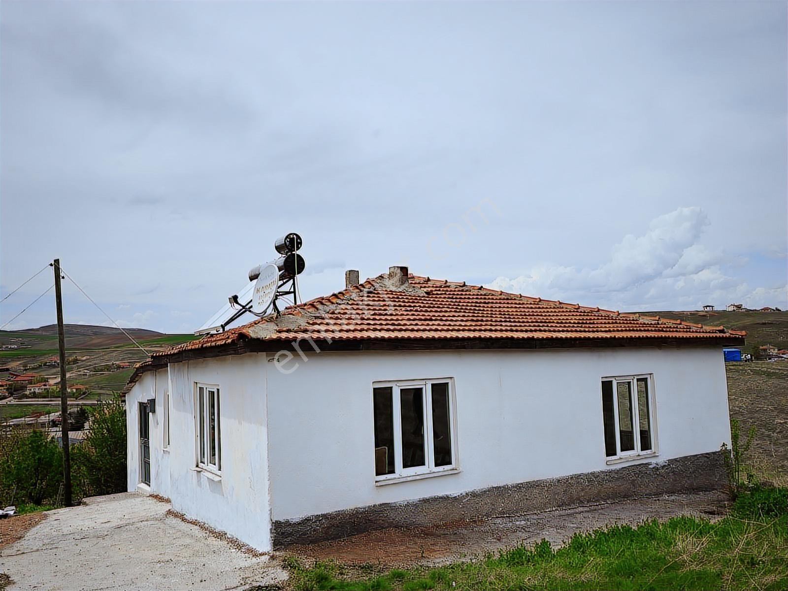 Hürriyet Mahallesi'nde 2+1 564 M2 Arsa İçinde Müstakil Ev