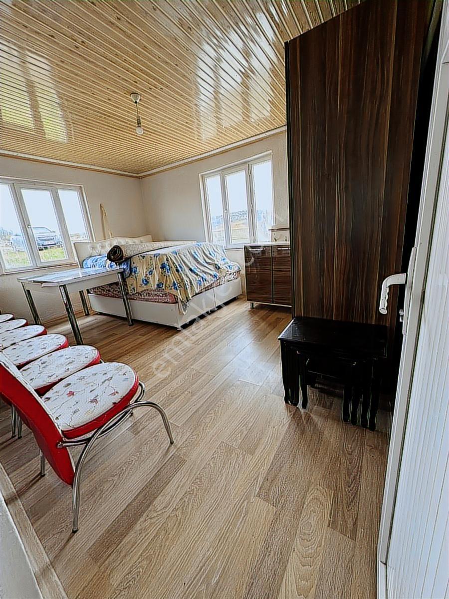 Hürriyet Mahallesi'nde 2+1 564 M2 Arsa İçinde Müstakil Ev - Görsel 4