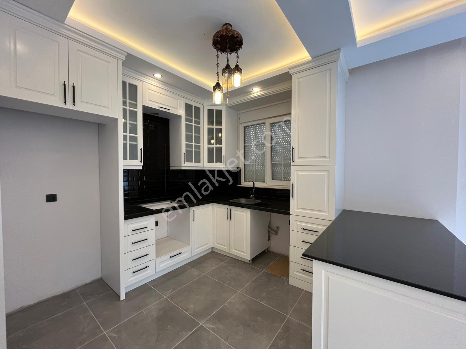 Döşemealtı'nda Satılık 5+2 Lüks Villa | Teraslı | Bahçeli